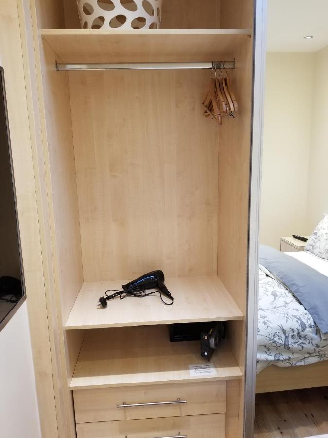 London Luxury Apartment 4 Bedroom Sleeps 12 People With 4 Bathrooms 1 Min Walk From Station Wanstead ภายนอก รูปภาพ