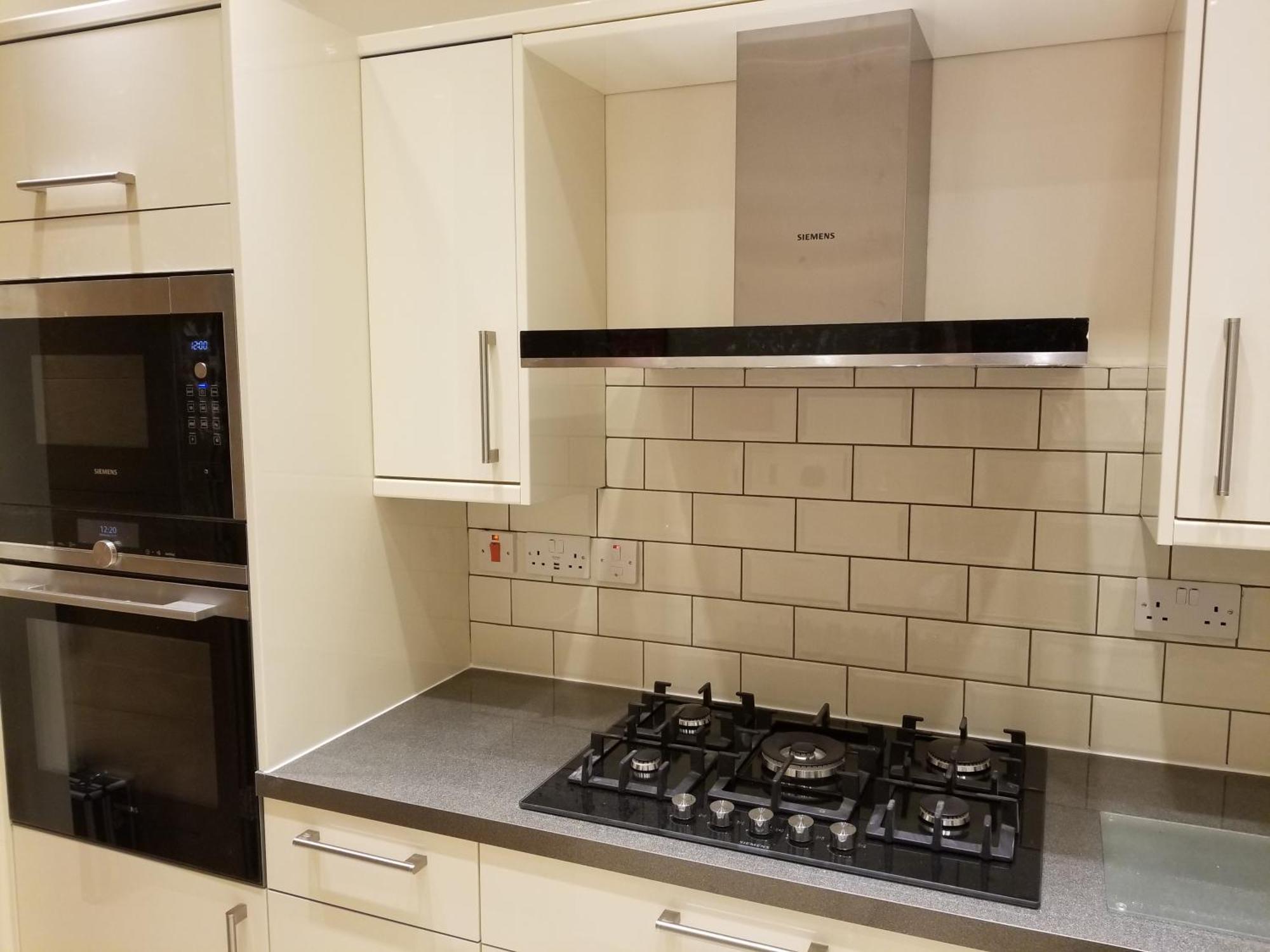 London Luxury Apartment 4 Bedroom Sleeps 12 People With 4 Bathrooms 1 Min Walk From Station Wanstead ภายนอก รูปภาพ